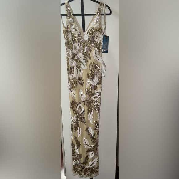 Sleeveless v neckline embellished nude evening gown - Picture 6 of 9